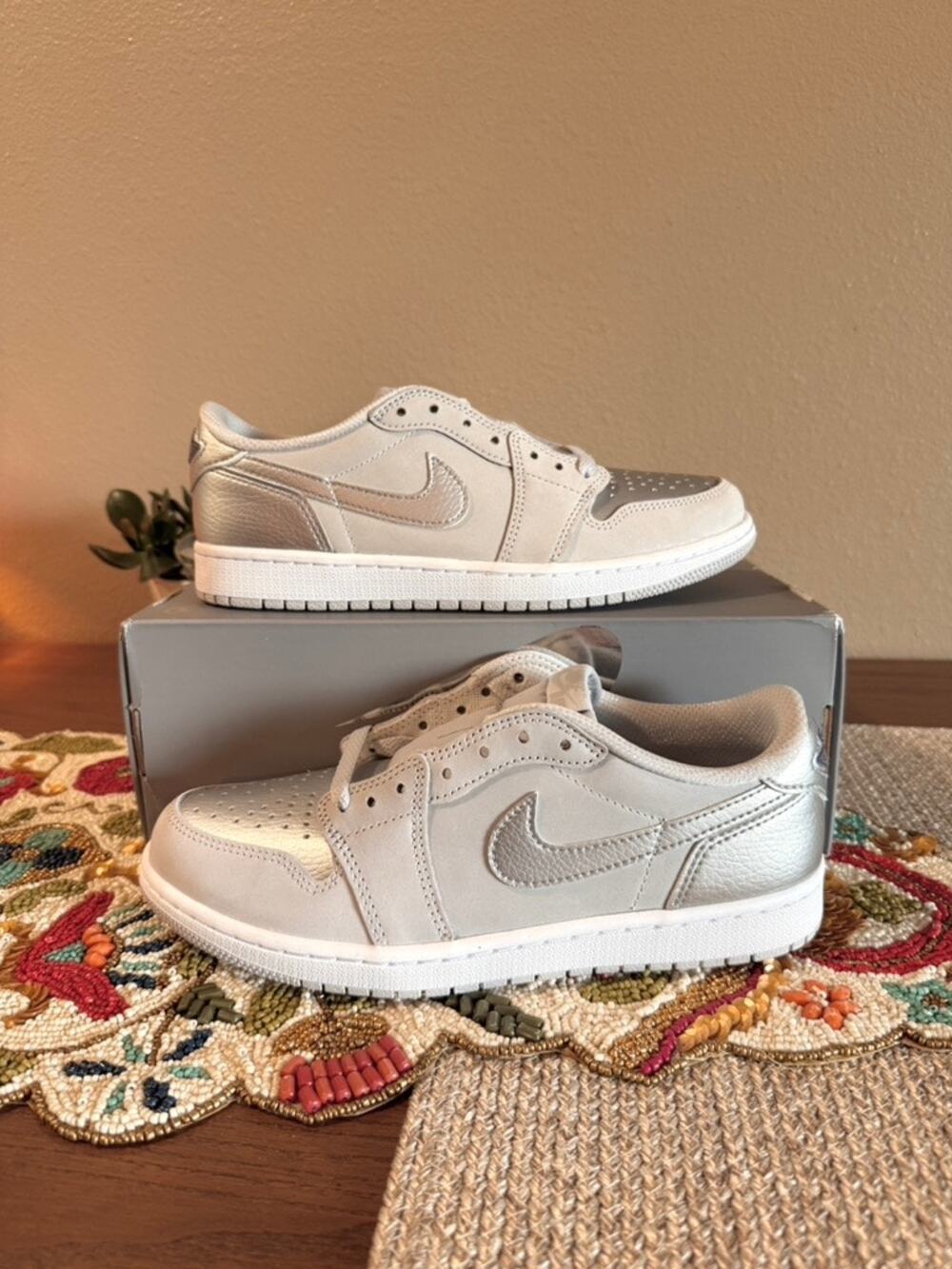 Jordan 1 Retro Low OG Metallic Silver Neutral Grey White CO.JP Wolf CZ0790 002